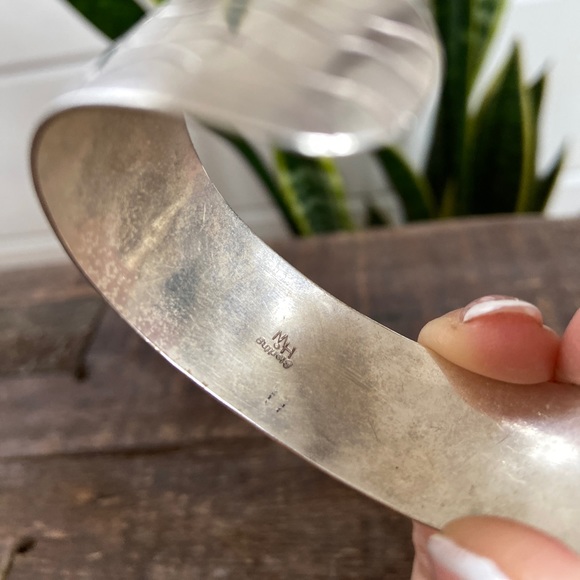 Sterling silver Native American signed cuff with onyx Center stone - Picture 4 of 4